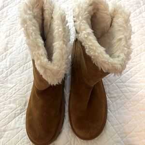 NEW UGG Koolaburra by UGG Tall Shearling Boots | Size 11 | Chestnut Suede